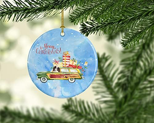 Богатства на Каролина CK2440CO1 Среќен Божиќ триколор Кавалиер Спаниел Керамички украс, украси за новогодишни елки, виси украс за Божиќ, празник,