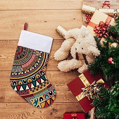 Племенски етнички божиќни чорапи со порибување со кадифен камин што виси за декор за домашно дрво