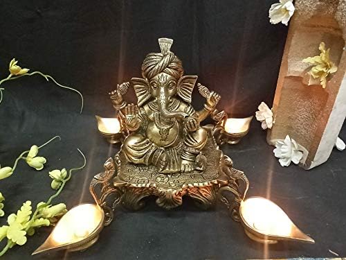 Bharat Haat направен со метални метални турбани Ганеш седеше на Бајат со 4 нафтени ламби Дија во големина во декоративна уметност