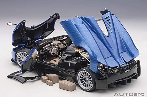Autoart Pagani Huayra Roadster, Blu Tricolore Carbon Fiber големина 1:18