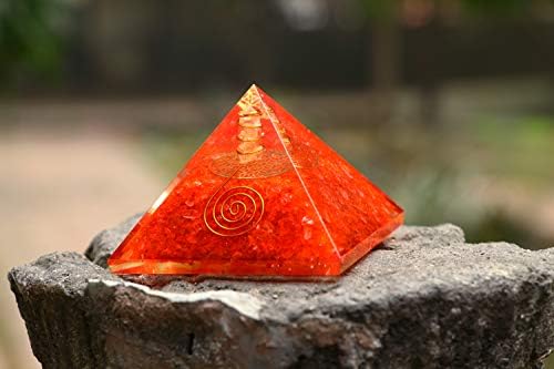 Црвен оникс и седум бои оргони пирамиди заздравувачки камен оргон скапоцен камен пирамида камења реики кристална чакра колекција на дивинација