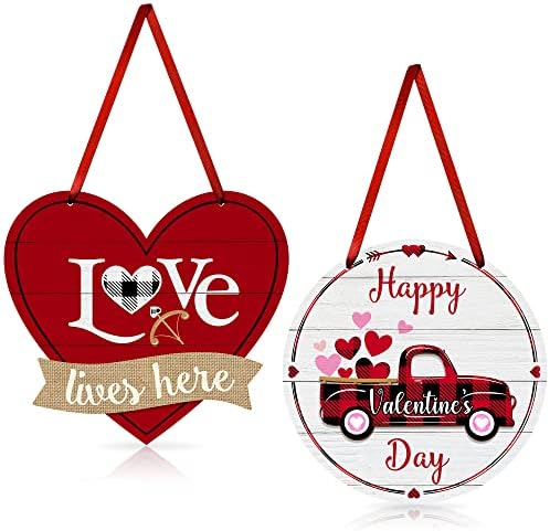 2 парчиња в Valentубени Ден на дрвени врата декорација, црвен знак за виси во форма на срце и тркалезна среќна валентин ден камион wallидна