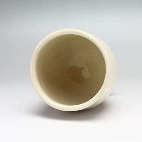 Чаша за вино, направена од Казуса Носака. Јапонски традиционален керамички хагивер.