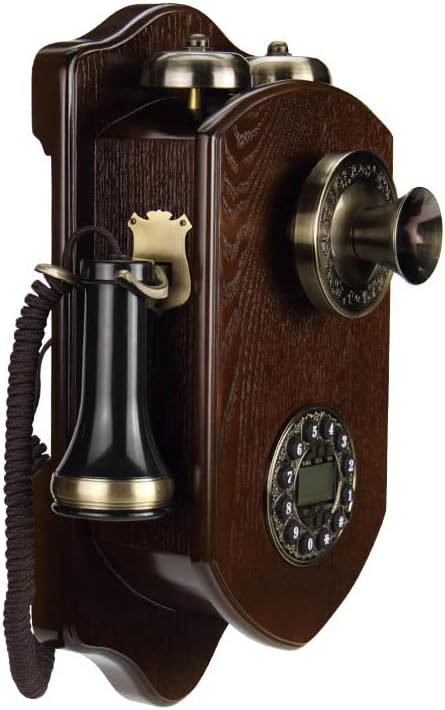 Vintage телефон/ретро телефон монтиран со wallидови со дрво и метално тело, функционално ротирачко бирање и класично метално bellвонче