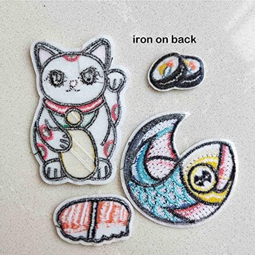 4 парчиња светла боја јапонска среќа мачка кои риба суши железо на шиење на лепенка, извезена палка за амблем значка за ранци, фармерки,