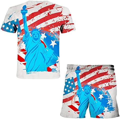 Машка поло маица и кратки 2 парчиња поставуваат американски знамиња за печатење на екипажот на плажа, ленти со ленти за печатење на starsвезди