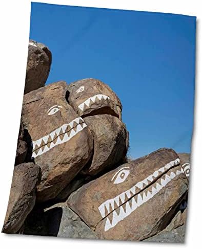 3drose USA, California, Trona Pinnacles. Карпи насликани со крокодилни лица - крпи