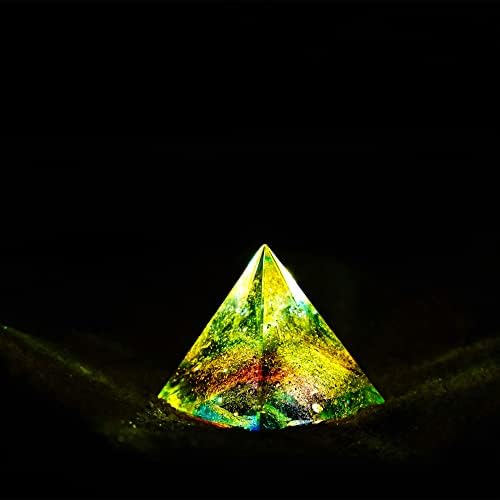 Чакра заздравувачки оргон пирамида со лековити кристали и камења оргони пирамида за позитивен генератор на енергија Стресот го намалува рачно