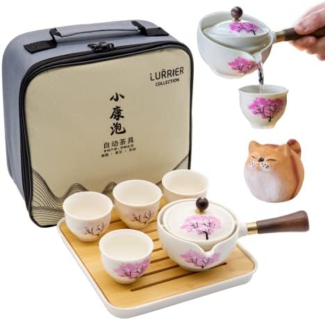 Чај од лудир Гонгфу се поставува со мали мрзливи фигурини на мачки