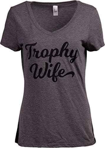 Трофеј сопруга | Смешна свадба брак годишнина сопруг саркастична шега женска маица со врат од вратот