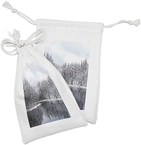 Амбесон Вудленд Ткаенина Торбичка Во собата на 2, Езерото Опкружен Со Снег Покриени Дрвја На Студениот Зимски Ден Во Финска Рефлексии, Мали