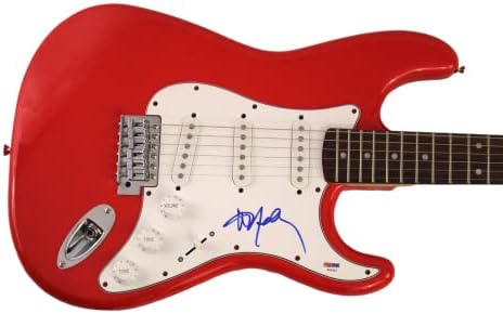 Вили Нелсон потпиша автограм со целосна големина тркачки автомобил Црвен Fender Stratocaster Електрична гитара со PSA/DNA автентикација -
