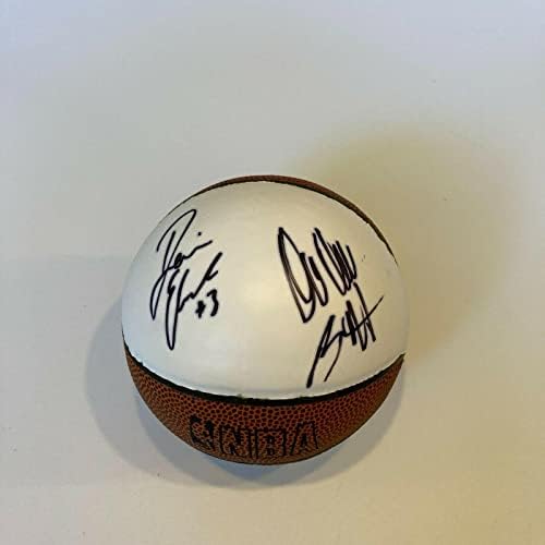 Девин Ебанкс и Даин Батлер потпишаа автограмиран Спалдинг НБА мини кошарка - автограмирани кошарка