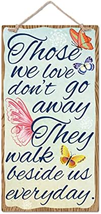 Плакета за знаци на дрво NBEADS, оние што ги сакаме не одат далеку, одат покрај нас секојдневно дрвен виси wallид знак пеперутка шема на wallид