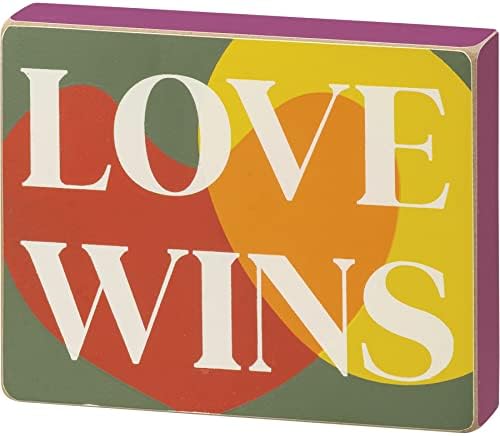 Примитиви од Кети Шарен дизајн на срцето Loveубовта победи декоративен дрвен блок знак 5x4