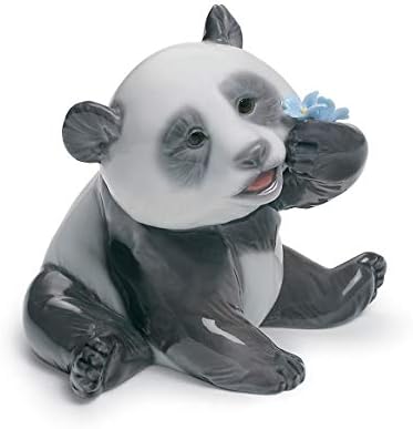 Lladró среќна фигура на панда. Фигура на порцеланска панда.