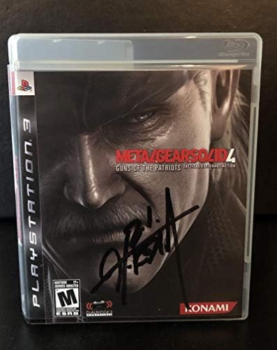 Hideo kojima потпиша автограм - Metal Gear Solid 4: Gun of the Patriots PlayStation Video Game - Една од најголемите видео игри сите времиња потпишани од еден од најголемите дизајнери на видео игри н