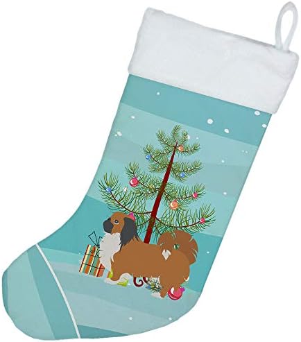 Богатства на Каролина BB2956CS Pekingese Merry Christrish Christmas Stocking, камин што виси чорапи Божиќна сезона забава Декорации за семејни