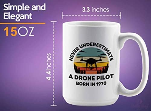 Меурчиња со меурчиња 1970 година роденденска кафе кригла 15oz бела, пилот на дрон Роден во 1970-52. роденденски подарок за напојување