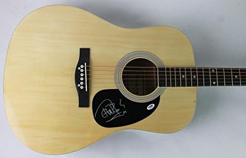 Томи Чонг во автентична потпишана акустична гитара PSA/DNA Q51370