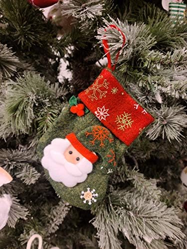 Божиќни радосни украси 3Д Божиќни чорапи со мали украси со мала големина сет од 4 торби за подароци и бонбони - Снегулка