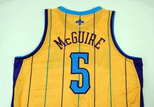 2012-13 Newу Орлеанс Хорнетс Доминик МекГуер 5 Игра издадена златна маичка 3XL4 542 - НБА игра користена