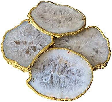 Природни Исечени Бели Агат Подлоги за Пијалоци. Комплет од 4 Кристални Подлоги Од Камена Геода со Позлатен Раб, Заштитници на Површината и Без