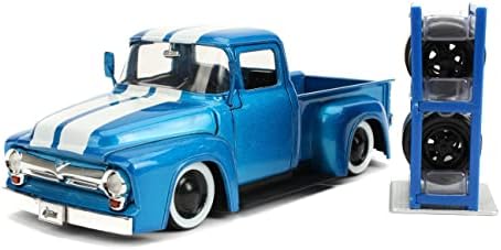Само камиони 1:24 1956 Ford F-100 Die-CAST CAR сина/бела лента со решетки за гуми, играчки за деца и возрасни