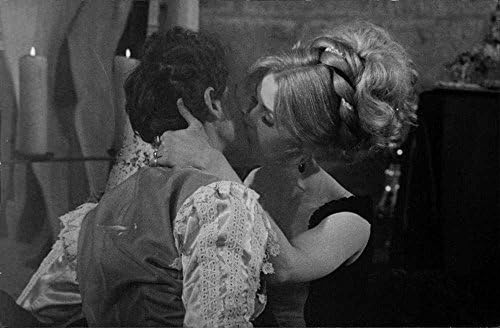 Гроздобер фотографија на Janeејн Фонда Бакнеж човек на филмскиот сет.