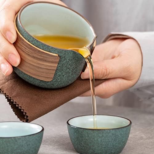 Кинески чаша чај патувања Кинески сад за чај: Преносен керамички кунг фу чајник со 2 чаши чаши торбичка за складирање на пешкири