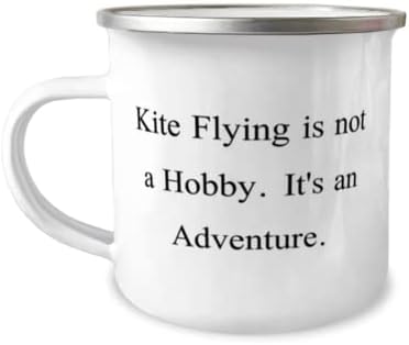 Подароци за летање на епски змејови, летање со змејот не е хоби. Тоа е авантура, змеј летање 12oz кампер кригла од пријатели, смешни подароци