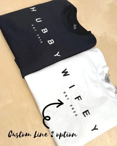 Izi Pod Hubby Wifey Sweatshirt, Hubby Wifey везена обичај џемпер, џемпер на Wifey 2023, подарок за ангажман, подарок за венчавки
