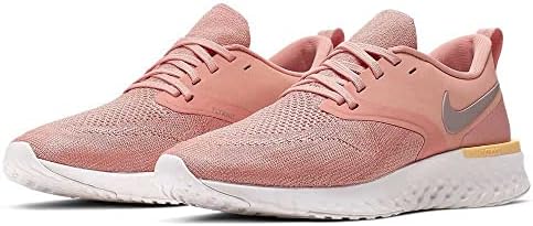 Nikeенска женска Одисеја реагира Flyknit 2 трчање чевли, розова кварта/платина нијанса/пемза, 7,5