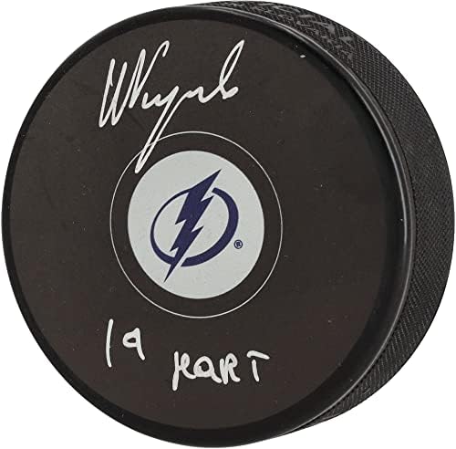 Nikita Kucherav Tampa Bay Moilning Autographed Hockey Puck со натпис „2019 Hart Trophy“ - автограмирани NHL Pucks