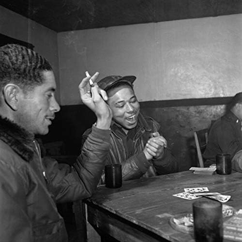 Бесконечни фотографии Фотографија: Тускеги Аеримен игра картички во офицерскиот клуб во вечерните часови, Волтер Даунс